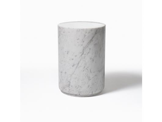 Amara Beistelltisch aus Carrara Marmor